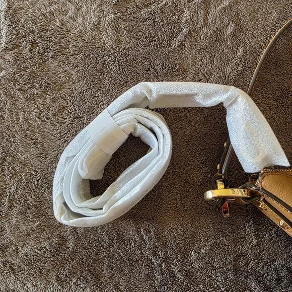 Michael Kors Isabella Leather Hobo Bag Convertible Crossbody Acorn NWT - Picture 10 of 16